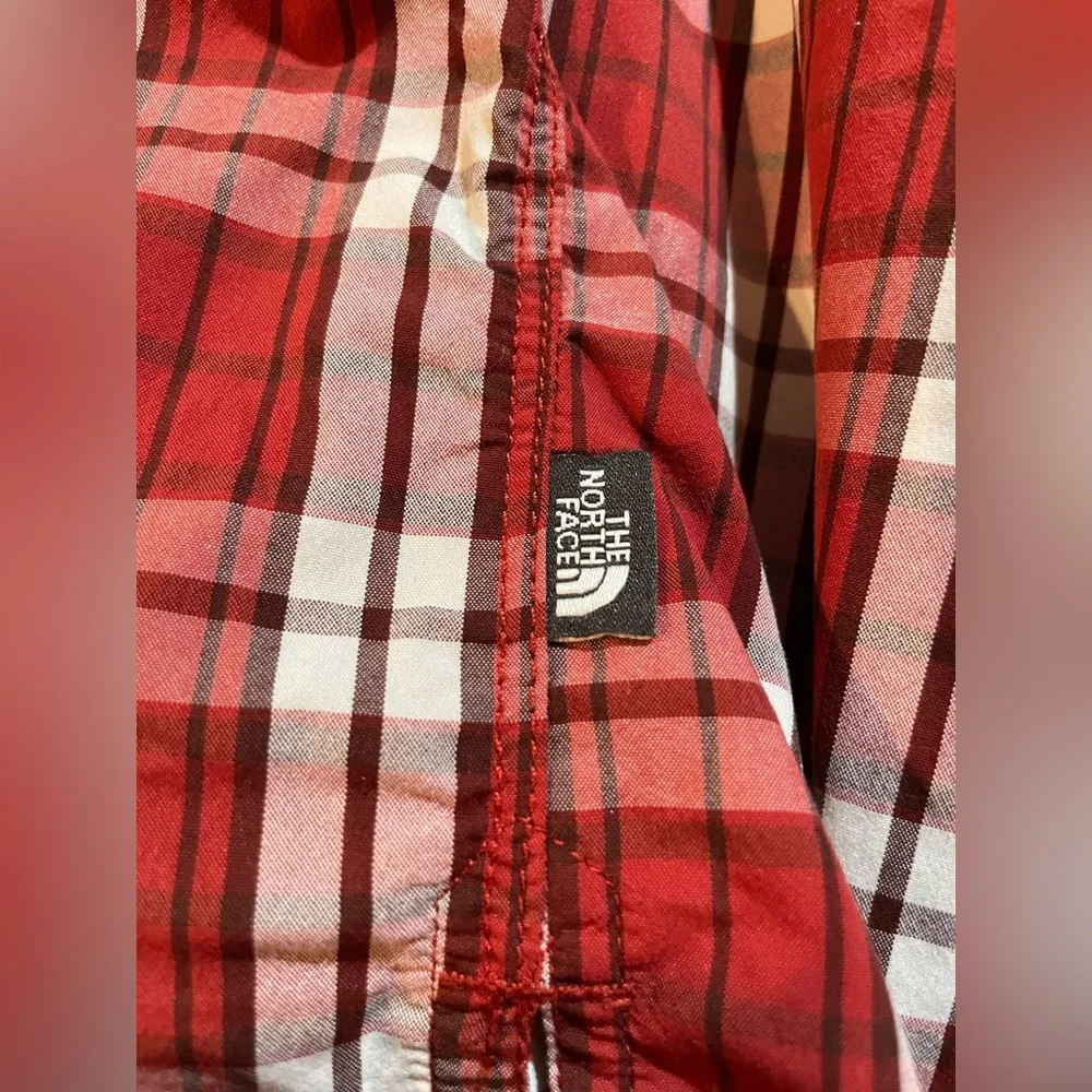 The North Face Button Down Outdoors Hiking Shirt. Men’s Large.‎ Red Plaid.